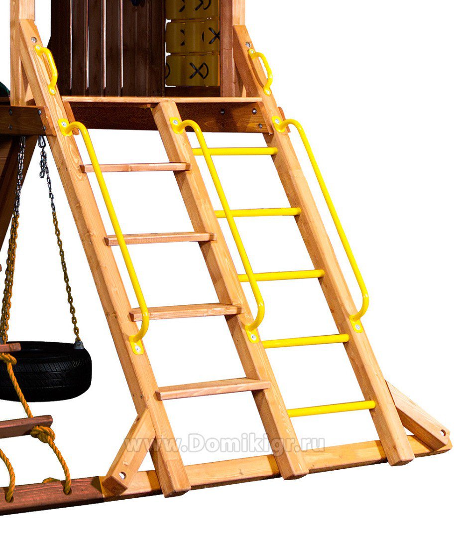 Крепления лестницы на детской площадке